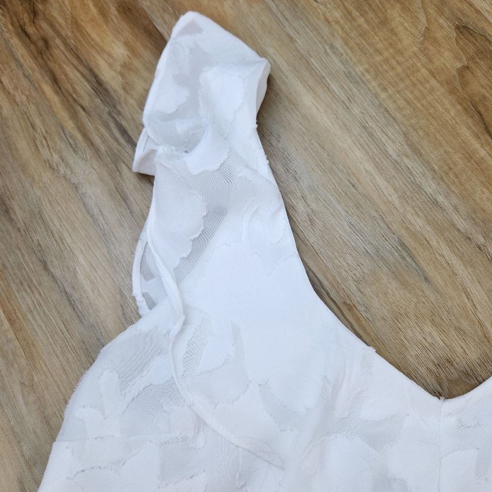☔️💜White Cascading Ruffle Front Sleeveless Top Small - Picture 7 of 12